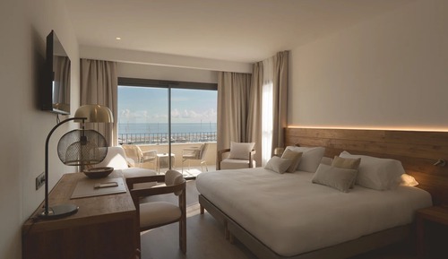 Deluxe Room, 1 King Bed, Balcony, Sea View