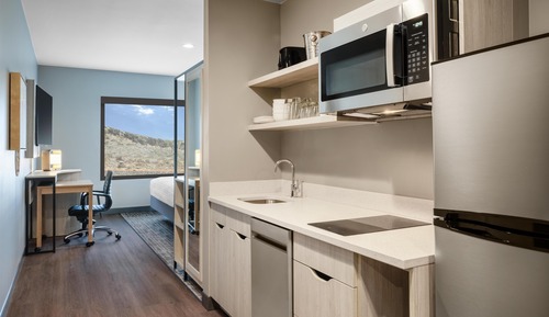 Standard Room, 1 King Bed, Non Smoking, Kitchenette