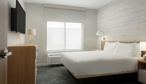 Suite, 1 Bedroom (Mobility/Hearing Access, Roll-in Shwr)