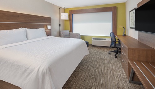 Standard Room, 1 King Bed, Accessible Bathtub