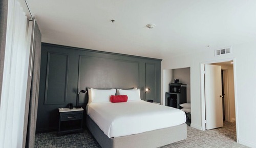 Alma Rosa Suite
