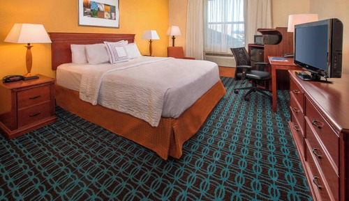 Room, 1 King Bed, Hearing Accessible (Roll-in Shower)