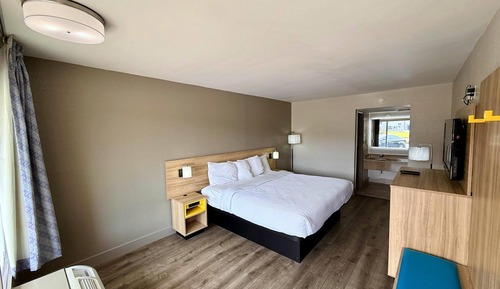 Deluxe Room, 1 King Bed, Non Smoking
