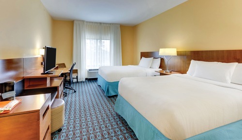 Room, 2 Queen Beds, Roll-in Shower