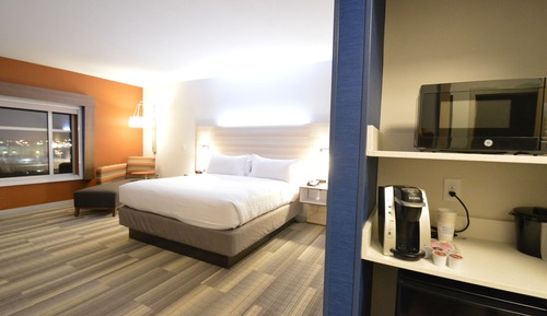 Room, 1 King Bed, Accessible (Communications, Roll-In Shower)