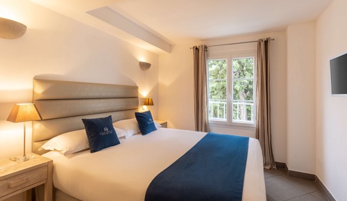 Exclusive Suite, 1 Queen Bed, Non Smoking (with Sofabed)