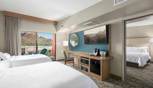 Connecting Queen Balcony w Mountain View