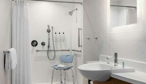 Queen Suite with Two Queen Beds, Roll-In Shower and Trundle Sofa - Mobility Access/Hearing Accessible
