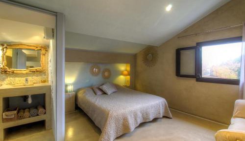 Deluxe Room 2