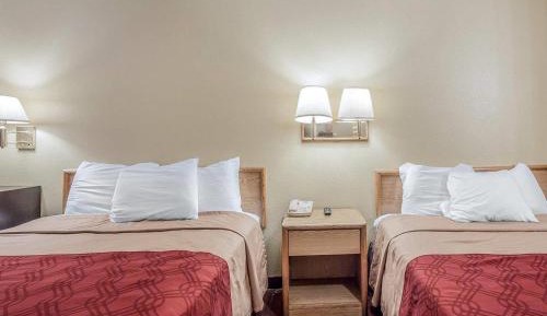 Queen Room with Two Queen Beds - Non-Smoking