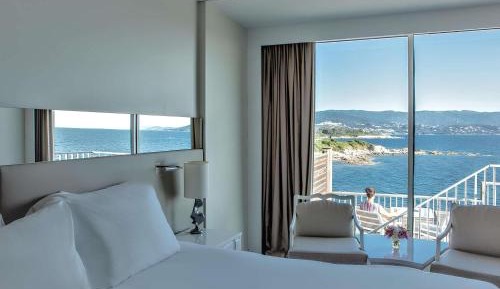 Deluxe Room with Terrace and Sea View