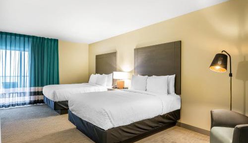 Deluxe Room with Two Queen Beds - Non-Smoking with Marina View