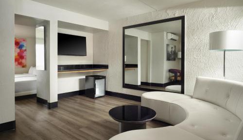 Queen Suite with Two Queen Beds - Non-Smoking