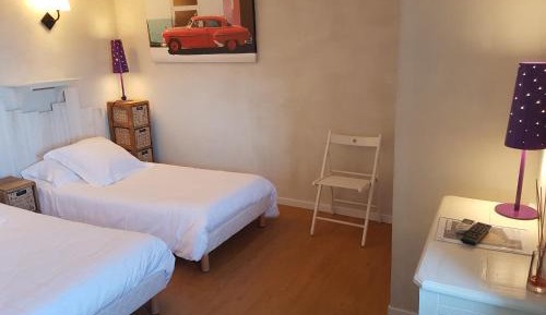 Twin room with sea and valley view
