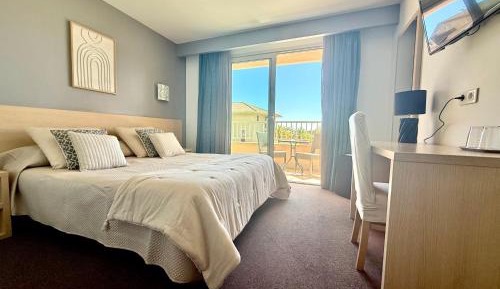 Superior Double Room with Pool View
