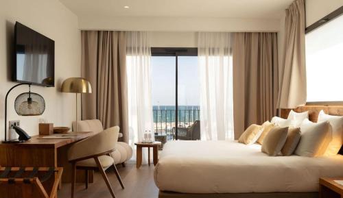 King Suite with Balcony, Sea View and Kitchenette - Non-Smoking