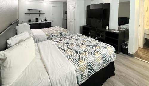 Queen Room with Two Queen Beds - Smoking