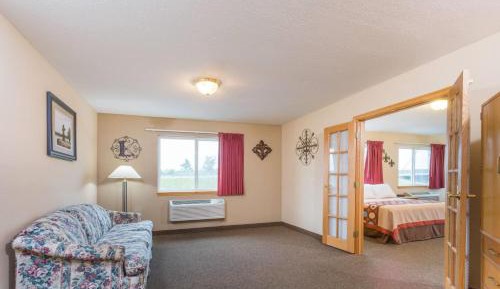 Executive King Suite with Balcony - Non -Smoking