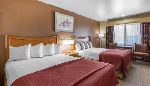 Queen Room with Two Queen Beds and Mobility Accessible Tub - Non-Smoking