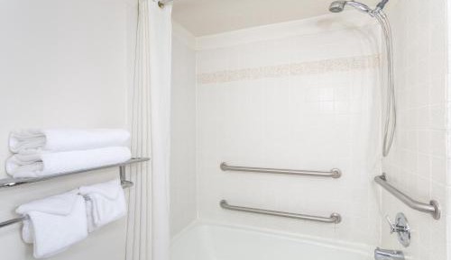 Queen Room - Disability Access - Non-Smoking