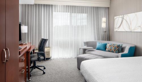 King Room with Bathtub - Mobility Access/Hearing Accessible