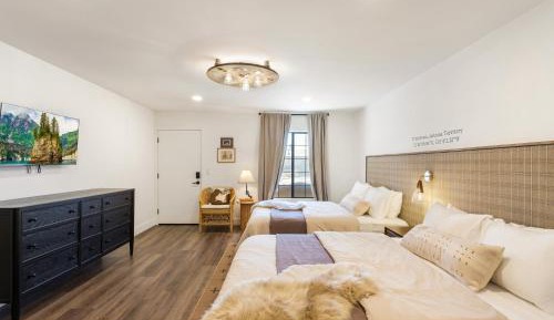 Deluxe Queen Room