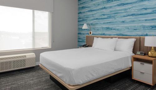 One-Bedroom Queen Suite with Sofa Bed - Hearing Accessible