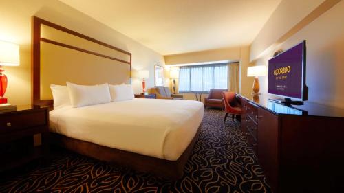 PREMIUM ROOM 1 KING - NON-SMOKING