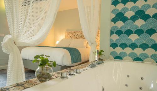 Queen Room with Spa Bath