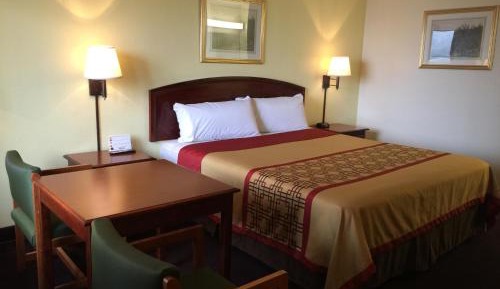 King Room with Mobility/Hearing Impaired Access - Non-Smoking