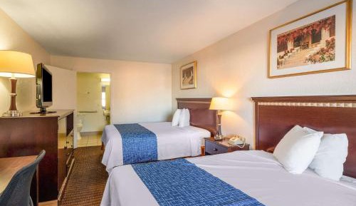 Queen Room with Two Queen Beds - Non-Smoking