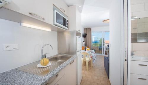 One-Bedroom Apartment (2 Adults + 2 Children)