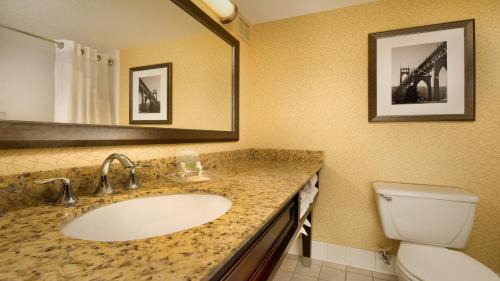 King Room - Mobility Access/Hearing Accessible