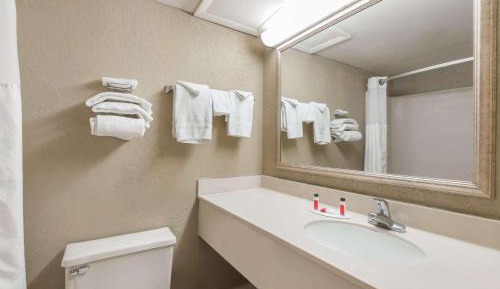 Queen Room - Mobility Access/Non-Smoking