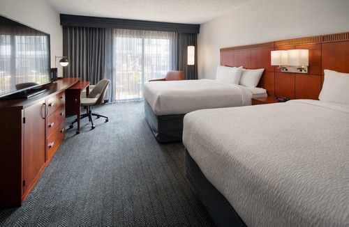 Raisin Hotel | Courtyard by Marriott Fresno