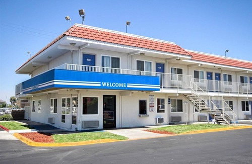 Raisin Hotel | Motel 6-Fresno, CA - Blackstone South