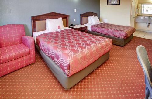 Norfolk - Virginia Beach Hotel | Econo Lodge at Military Circle