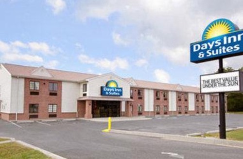 Cambridge Hotel | Days Inn & Suites by Wyndham Cambridge