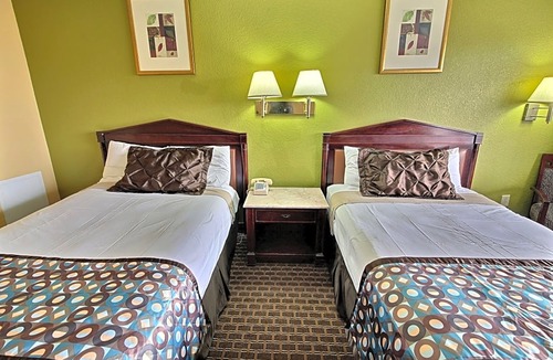 Norfolk - Virginia Beach Hotel | Econo Lodge at Military Circle