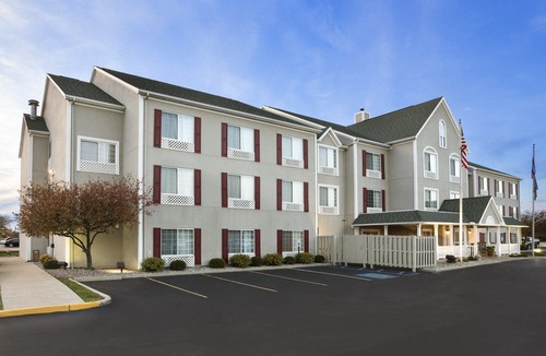Maumee Hotel | Country Inn & Suites by Radisson, Toledo, Oh