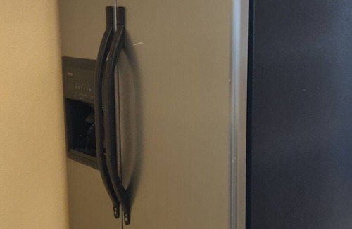 Roosevelt Apartment | Charming 2-bedroom apartment in cool Fresno with WiFi, AC