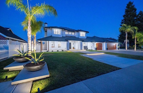 Visalia Villa | Executive Housing - Charming 4-bedroom villa with fitness room, WiFi