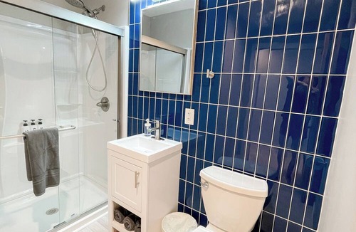 Berry Other | Family-friendly, private modern farmhouse, surrounded by farmland. Near the Ark.
