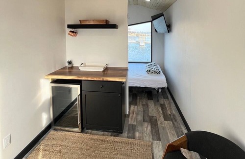 Sandusky Boat Rental | Lux Houseboat #3 at SoLSTAY