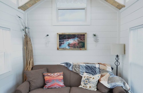 Prescott Valley House | Tiny Home with full kitchen, Loft sleeping, patio, private parking, dark skies.