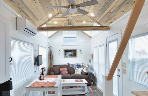 Prescott Valley House | Tiny Home with full kitchen, Loft sleeping, patio, private parking, dark skies.
