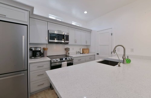 Feldman's House | Elegant Casita Minutes from the University