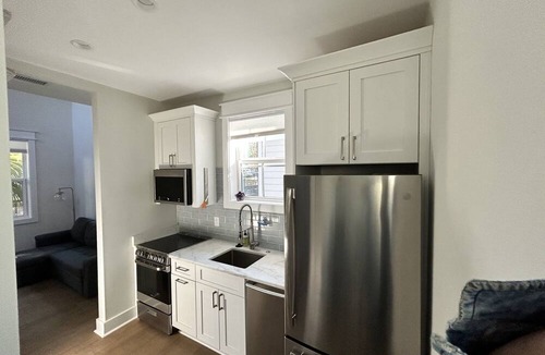 Old Village Cottage | Old Village Mt. Pleasant. Walking distance to Beach, shopping, Shem Creek