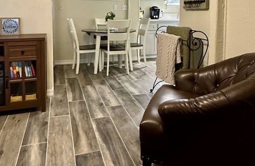 Raisin Cottage | Cozy Cottage Family friendly,1940’s remodeled cottage. Meets All accommodations.
