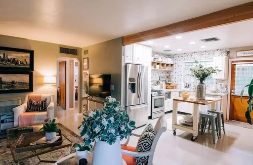 Camelback East House | Biltmore Area Industrial Cottage by Street Designs